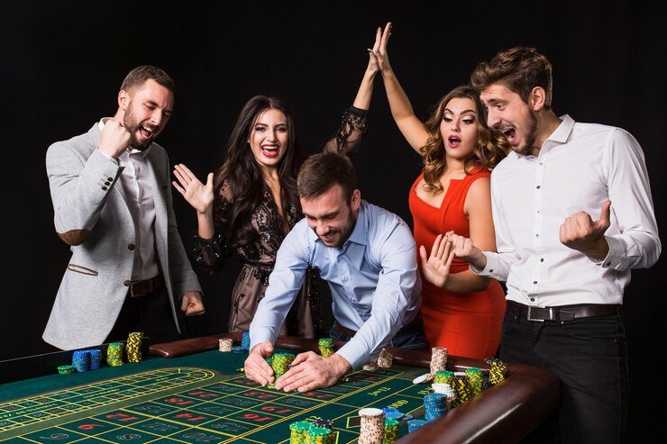 Aplikasi BRI dan homtogel berdampingan di layar Android
